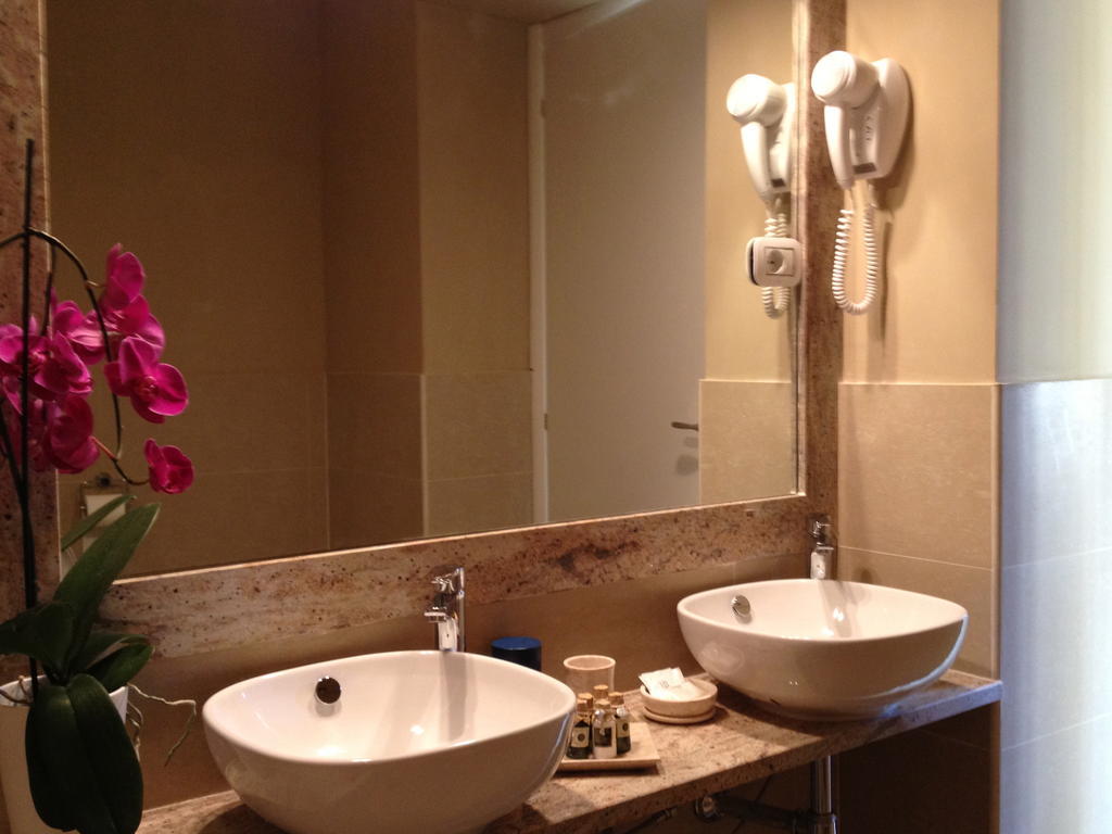 Cavour Forum Suites โรม ภายนอก รูปภาพ