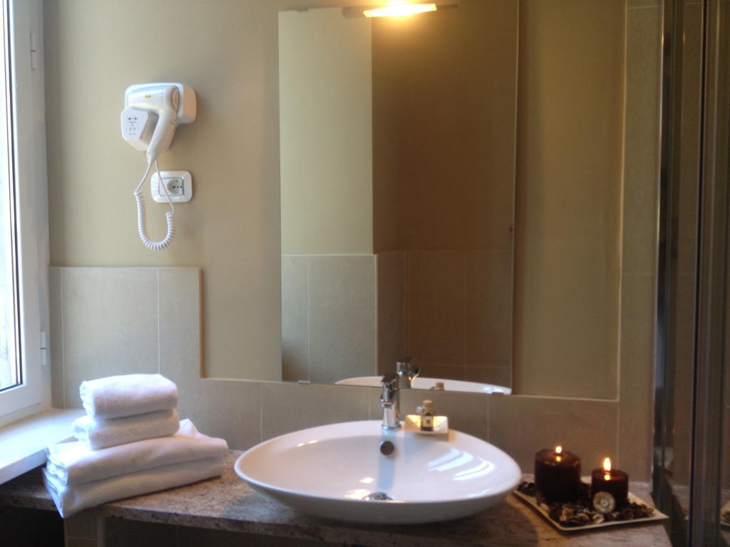 Cavour Forum Suites โรม ภายนอก รูปภาพ