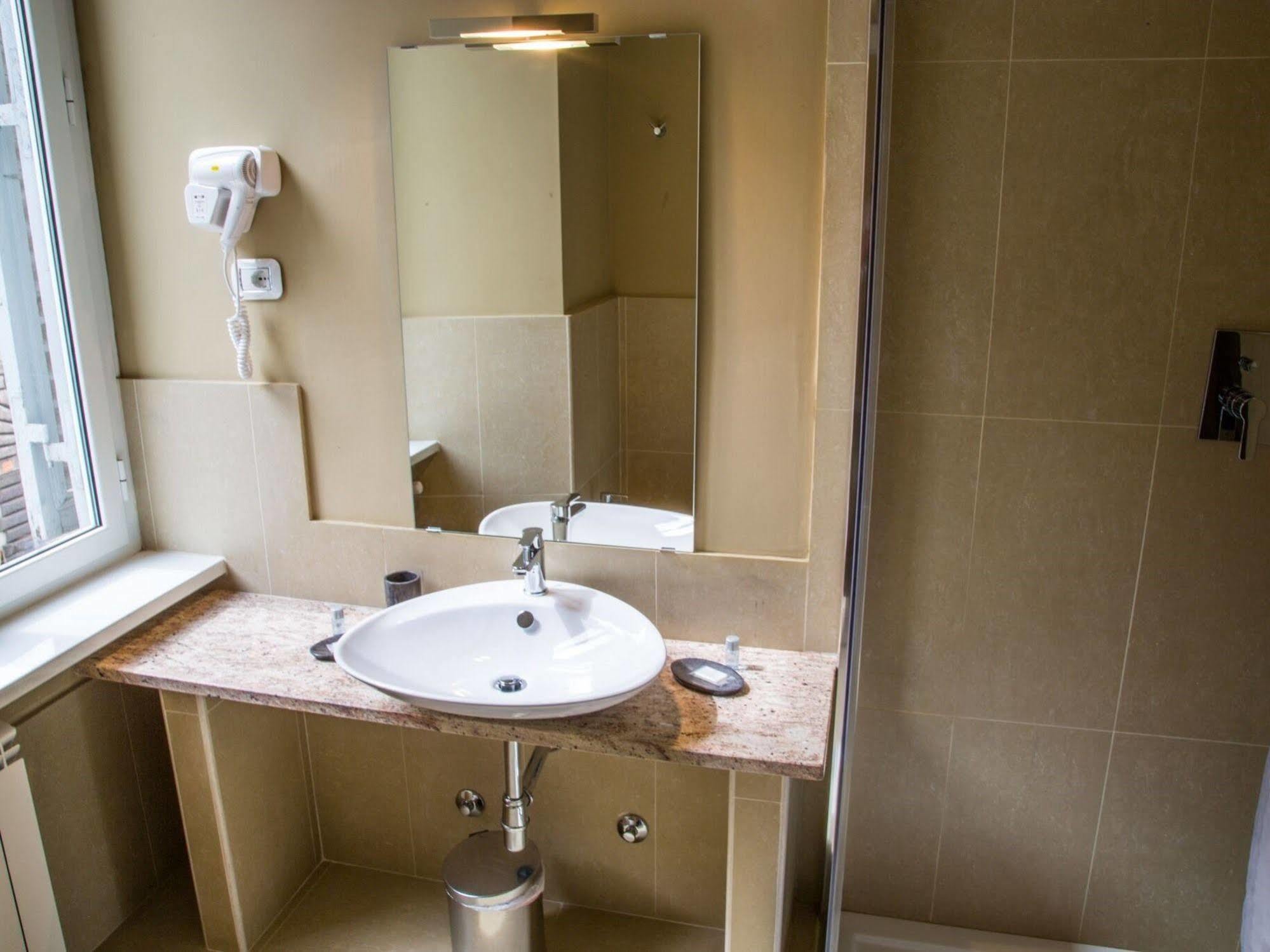 Cavour Forum Suites โรม ภายนอก รูปภาพ