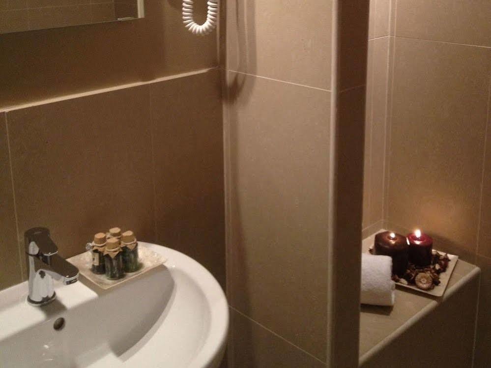 Cavour Forum Suites โรม ภายนอก รูปภาพ