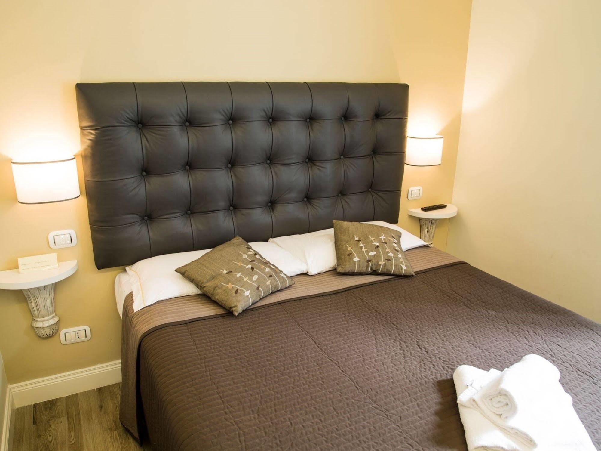 Cavour Forum Suites โรม ภายนอก รูปภาพ